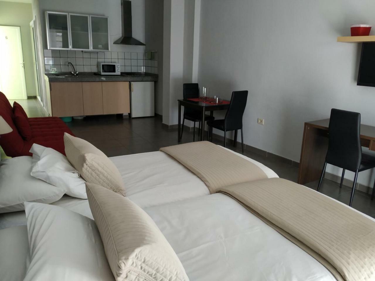 Apartamentos El Patio Los Llanos De Aridane Ngoại thất bức ảnh
